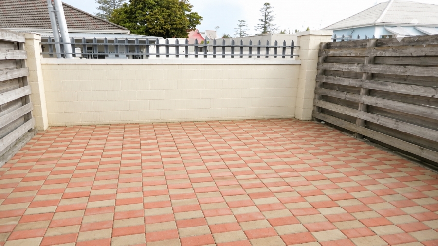 1 Bedroom Property for Sale in Wynberg Western Cape